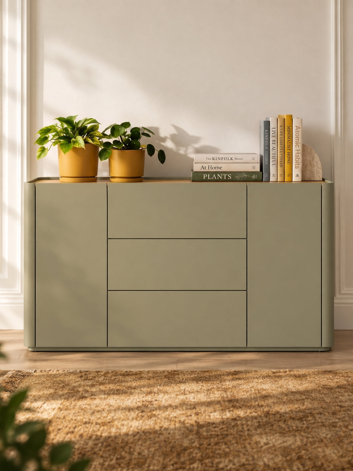Komoda Elivo 150 cm z szufladami w kolorze eukaliptus z blatem dąb baltic dune
