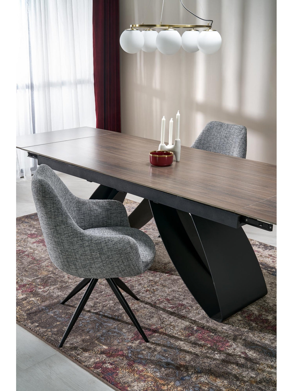 Scaun tapitat Volaro rotativ gri deschis cu picioare metalice negre