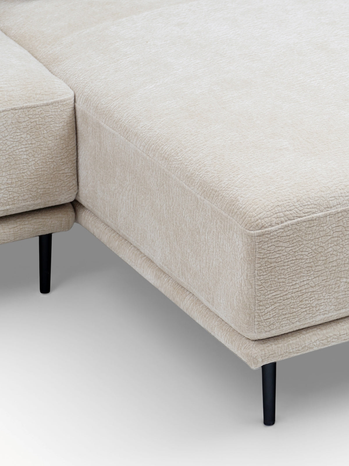 Colțar cu funcție de dormit Livani, culoare deschisă, picioare metalice, stil modern