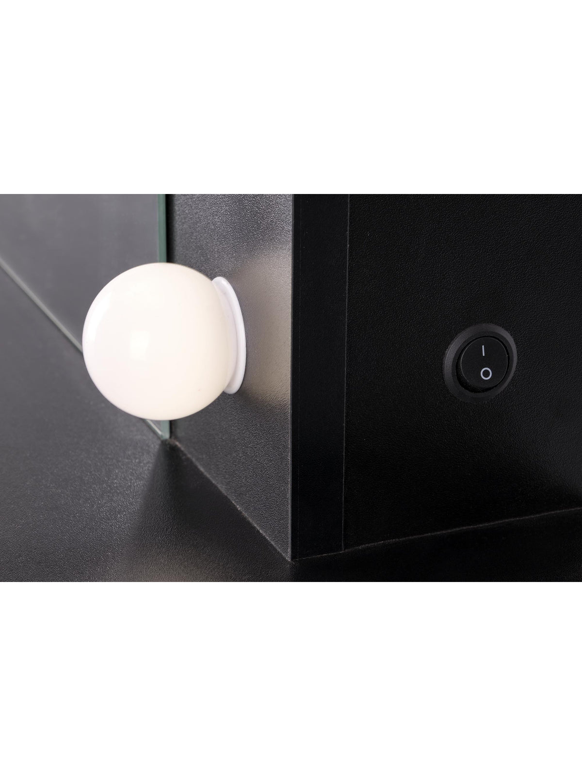 Toaletka Velinio XL 120 cm neagră cu 5 sertare și iluminare LED, detaliu întrerupător