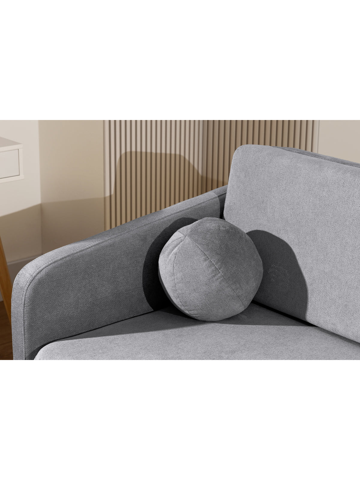 Canapea Zeldia 155 în chenille hidrofob gri cu pernă decorativă rotundă