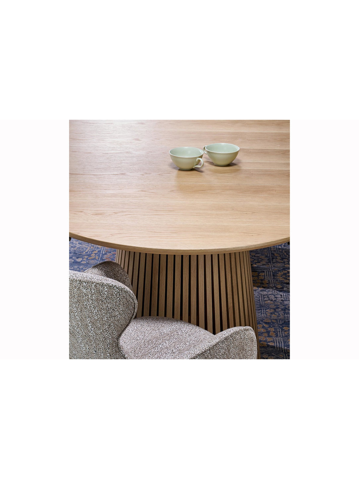 Masa rotundă extensibilă Brevon 120-210x120 cm stejar natural, vedere blat și picioare