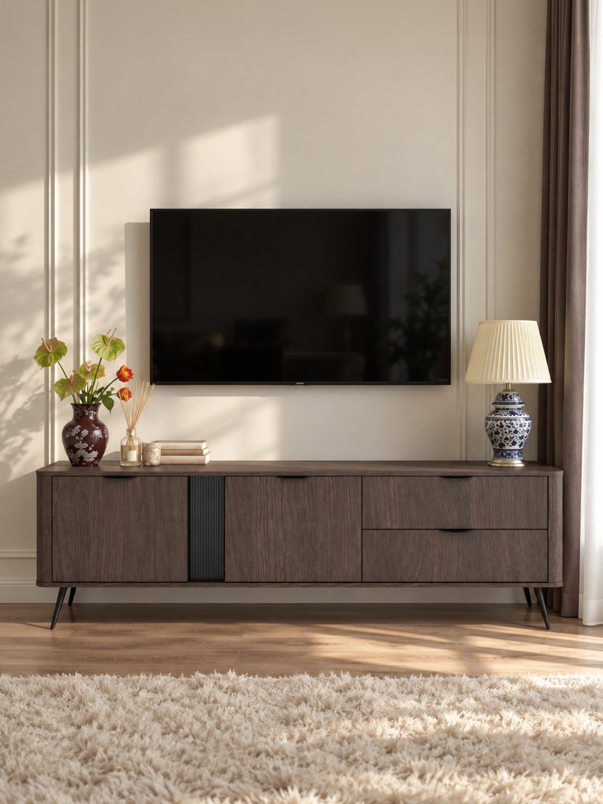 Szafka RTV Edrin 195 cm z szufladami i drzwiami w kolorze dąb dunin i czarnymi uchwytami