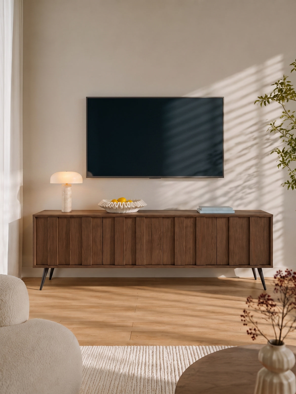 Comodă TV Flaro 184 cm culoare stejar dunin cu picioare negre și iluminare LED caldă