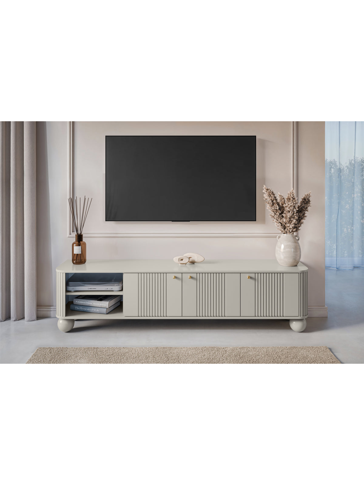 Comodă RTV Vesper 187 cm cu trei uși, culoare casmir, front striat și mânere aurii