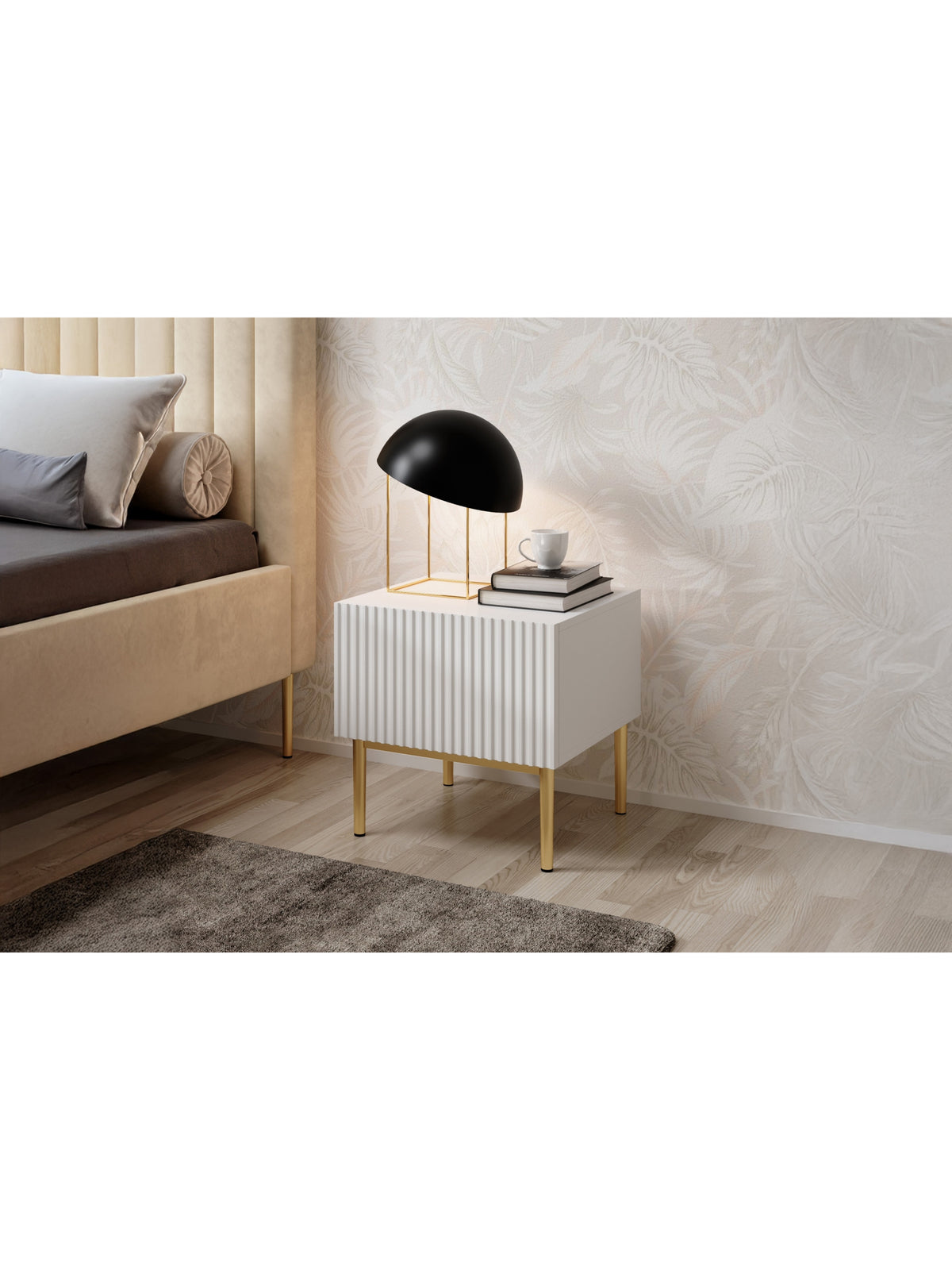 Set 2 noptiere Nicole alb mat cu front striat și picioare metalice aurii
