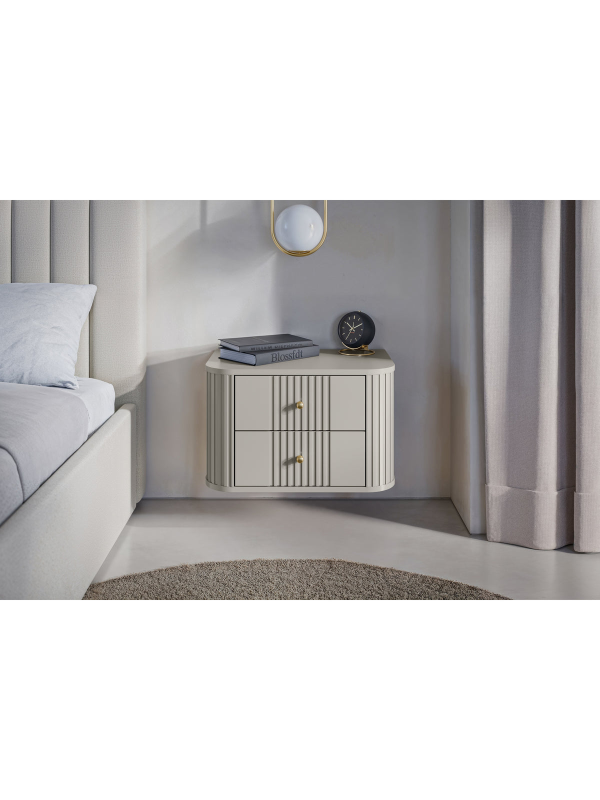 Set de noptiere suspendate Vesper 56 cm casmir cu fronturi striate și mânere aurii