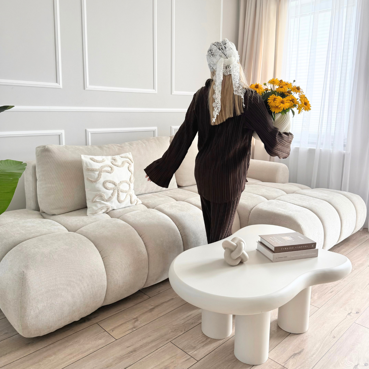 Forme rotunjite în interior. De ce merită să alegi mobilier cu linii curbe