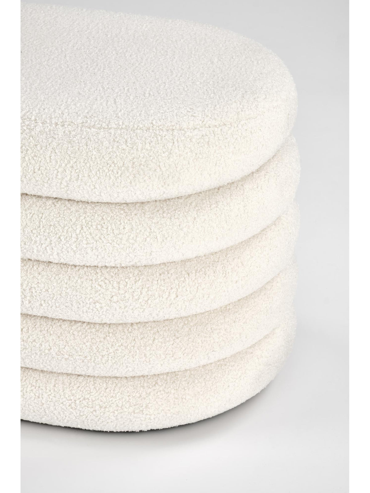 Puf tapițat crem Nerossa 105 cm din material boucle, vedere laterală