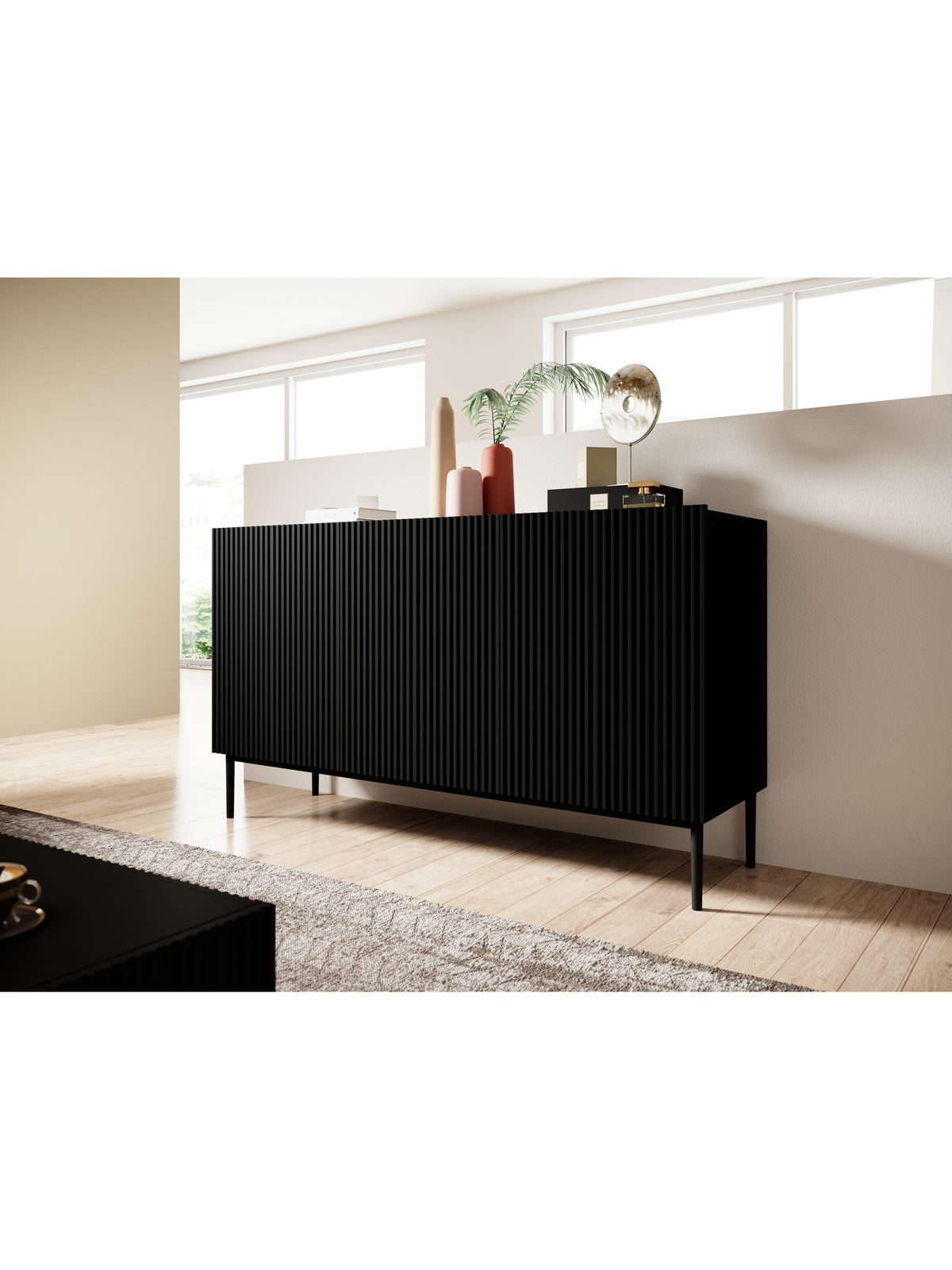 Comodă Nicole 150 cm, trei uși, front negru mat cu textură canelată și picioare negre