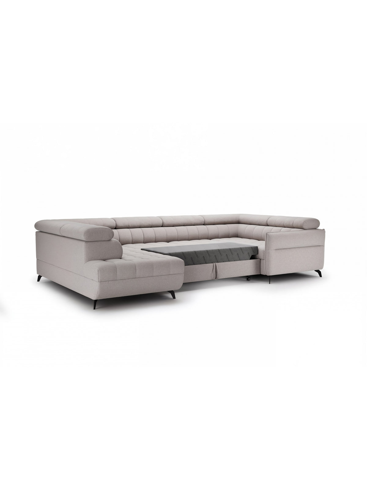Narożnik z funkcją spania Elarias U w jasnym kolorze z metalowymi nogami i regulowanymi zagłówkami, widok z boku z wysuniętym mechanizmem spania