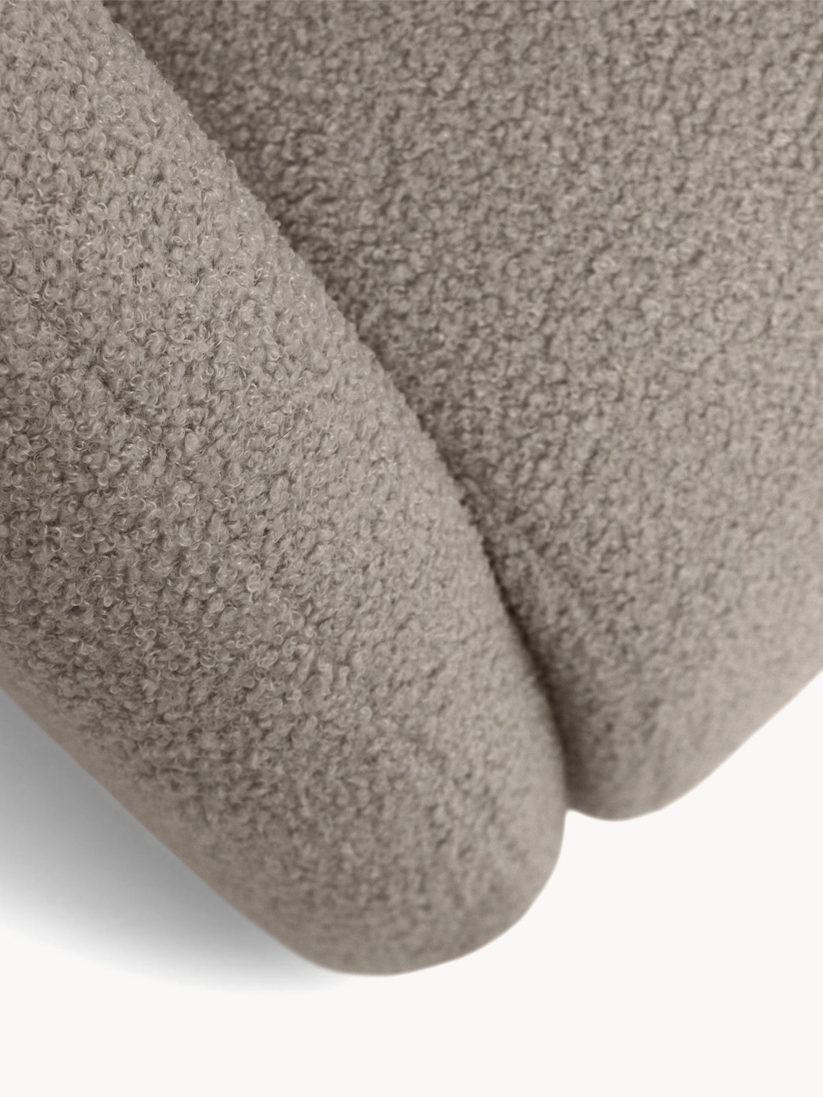 Detaliu canapea extensibilă dublă Nubi bej din material boucle Quelle 16