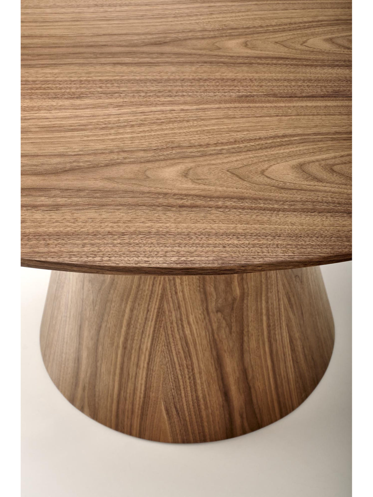 Masă rotundă Doran 136 cm nuc, blat MDF, stil modern Mid-Century