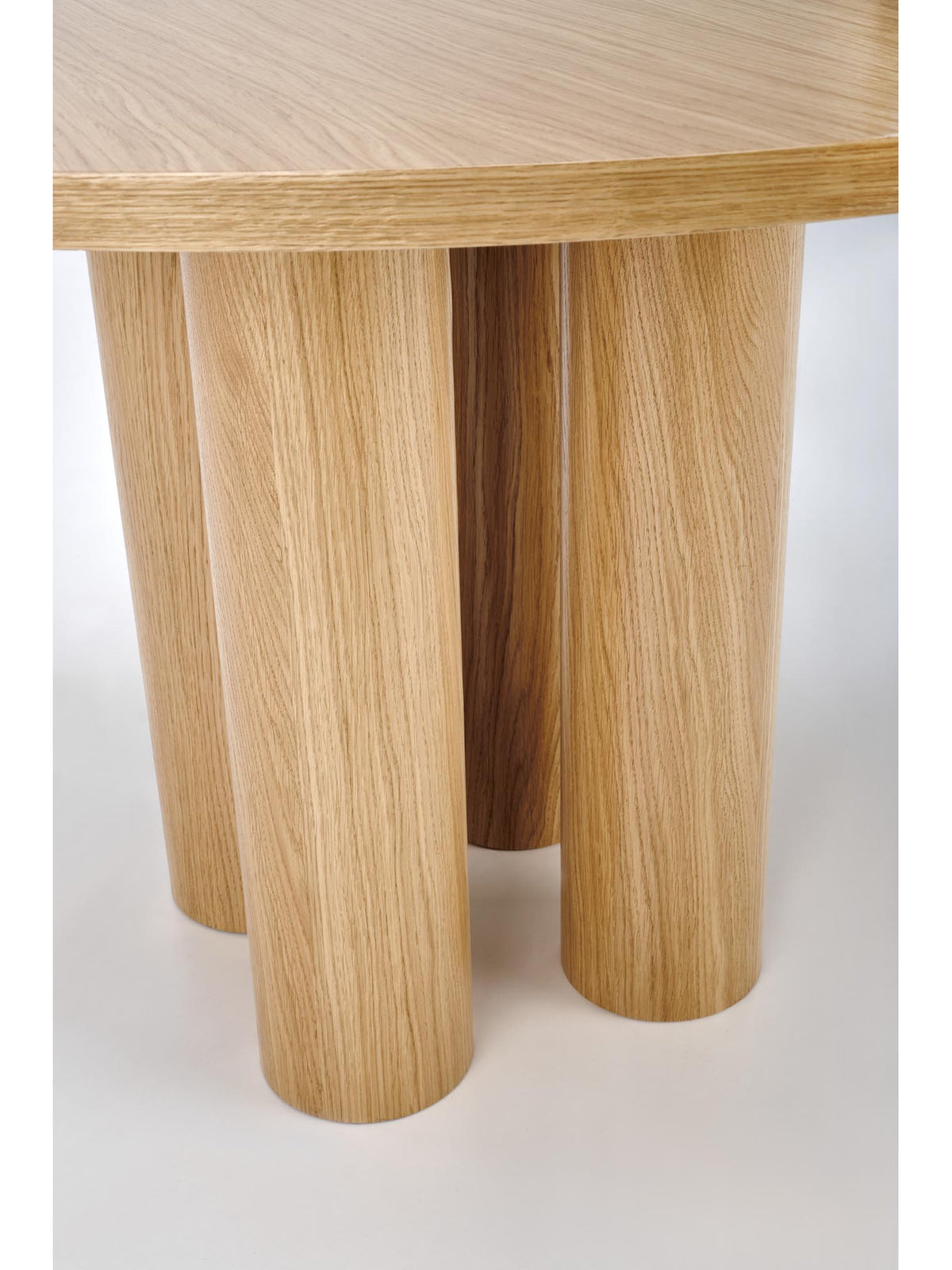 Masă rotundă Gravon 120 cm stejar natural cu picioare din MDF și blat