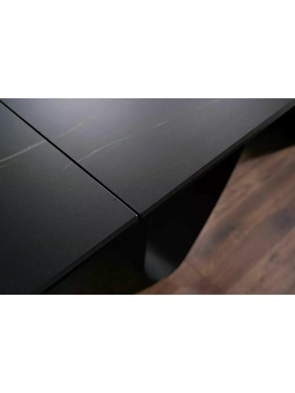 Masă extensibilă Zanivo cu blat ceramic negru marmură și picioare metalice negre