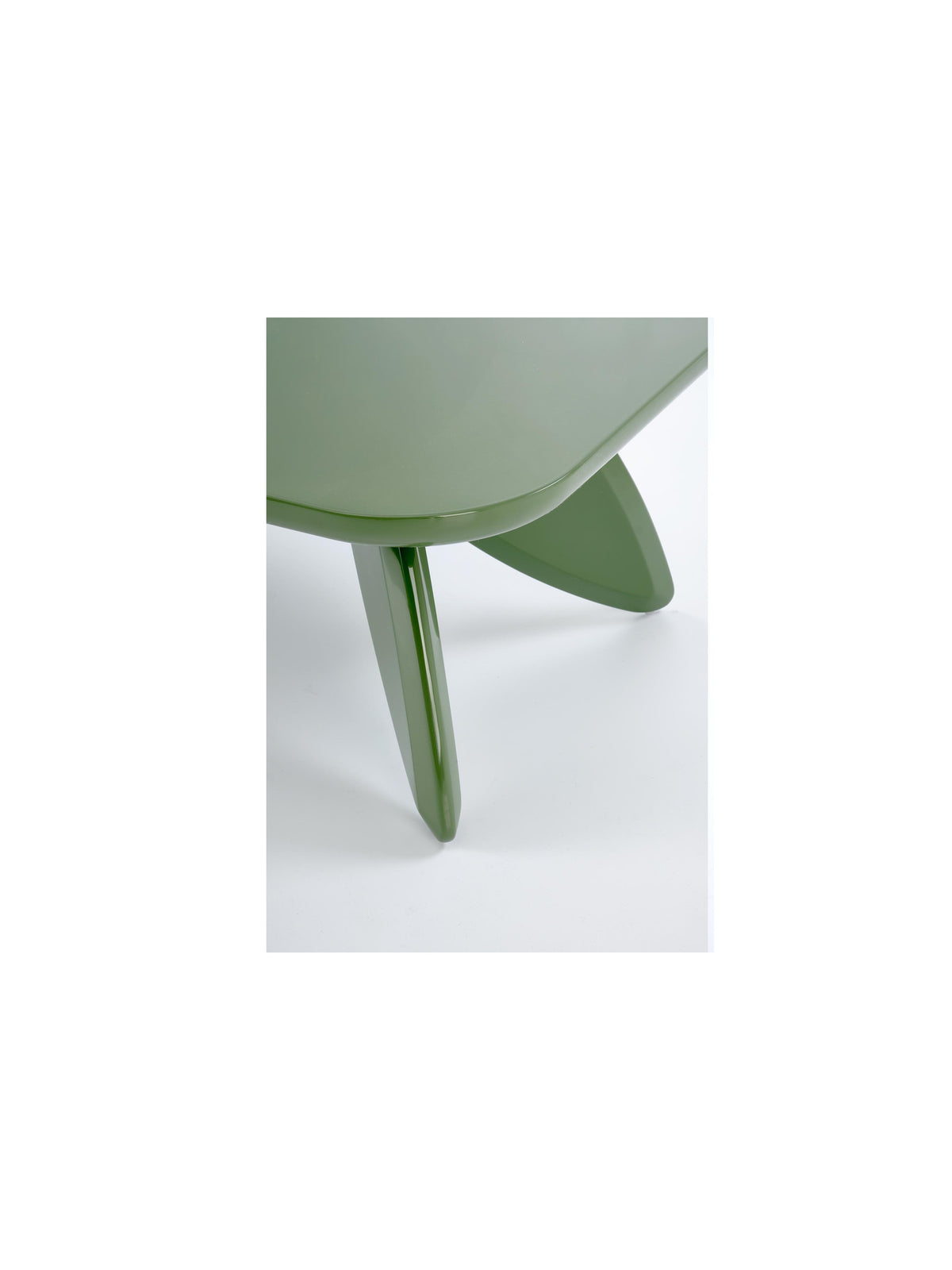 Masă de cafea Lumis 120 cm verde cu blat și picioare lucioase, detaliu picior