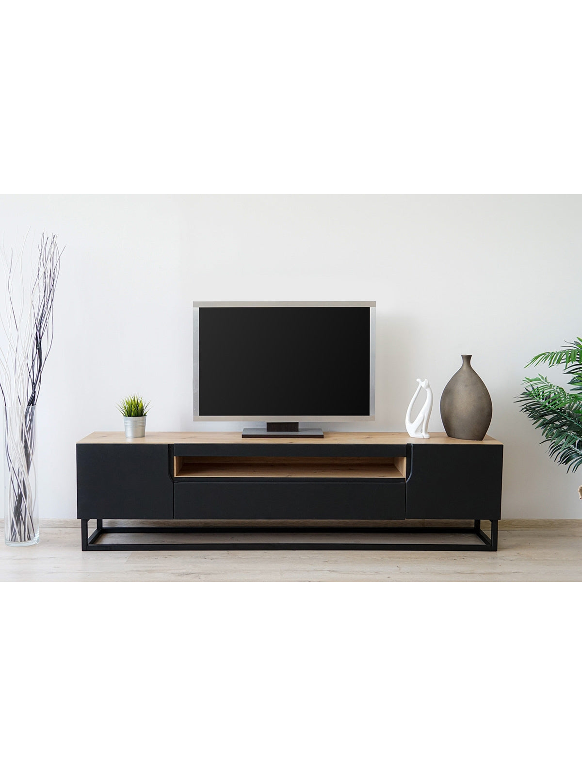 Comodă TV Loftia 200 cm negru mat cu nișă și cadru metalic, vedere frontală
