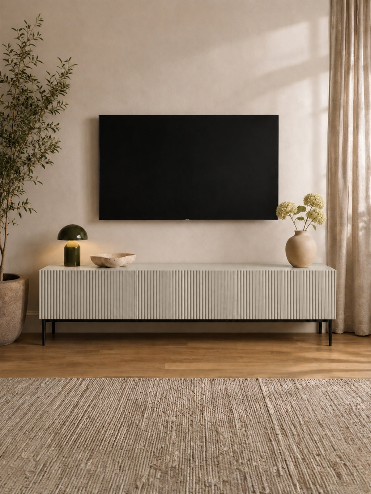 Comodă TV Nicole 200 cm casmir cu front striat și picioare negre din metal, vedere frontală