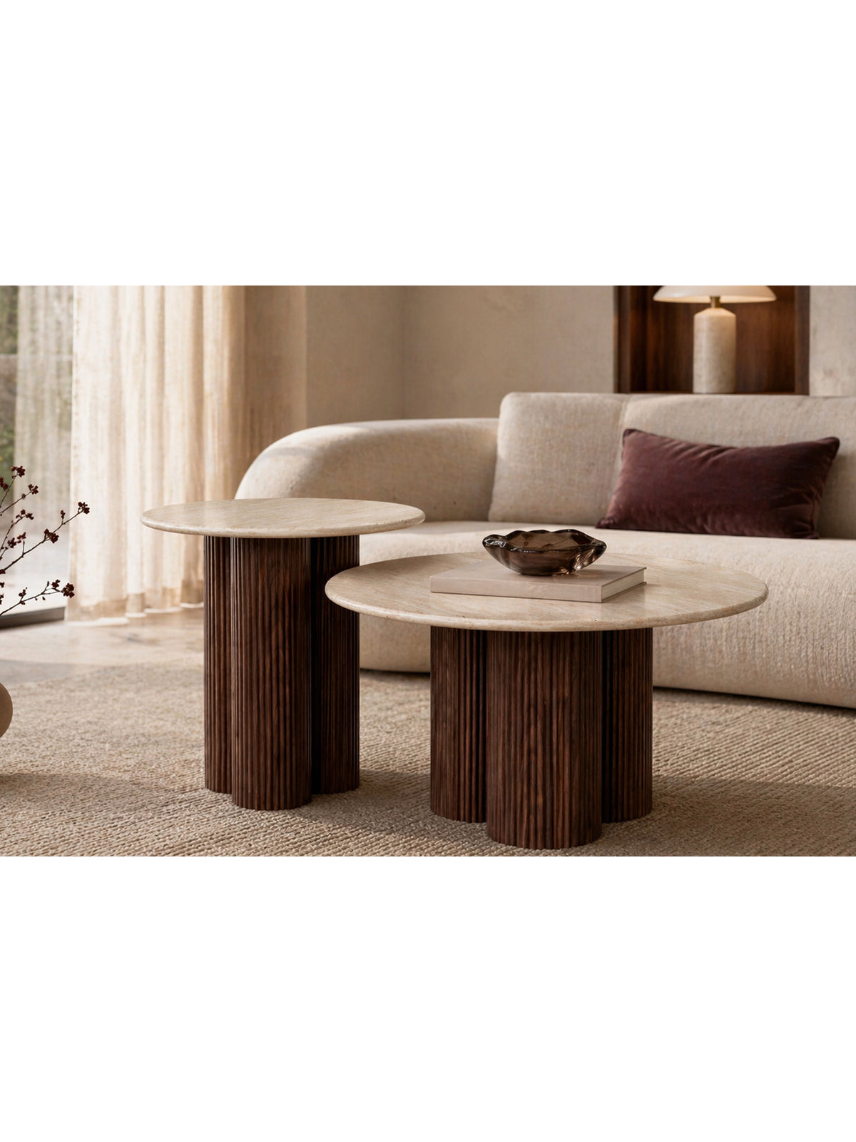 Set de măsuțe de cafea rotunde Massia 80 și 50 cm cu blat travertin și picioare nuc