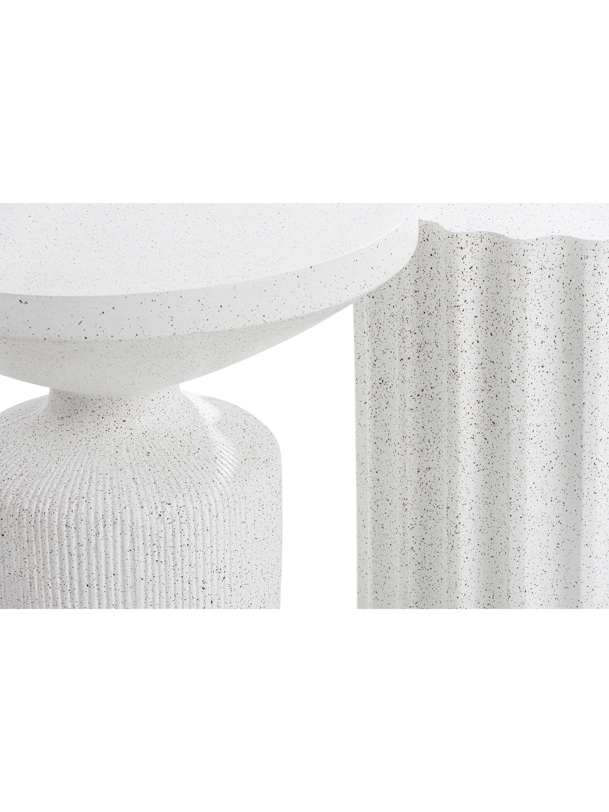 Set de 2 măsuțe de cafea rotunde Sintro 54 cm și Tiaris 41 cm în terrazzo alb, detaliu blat