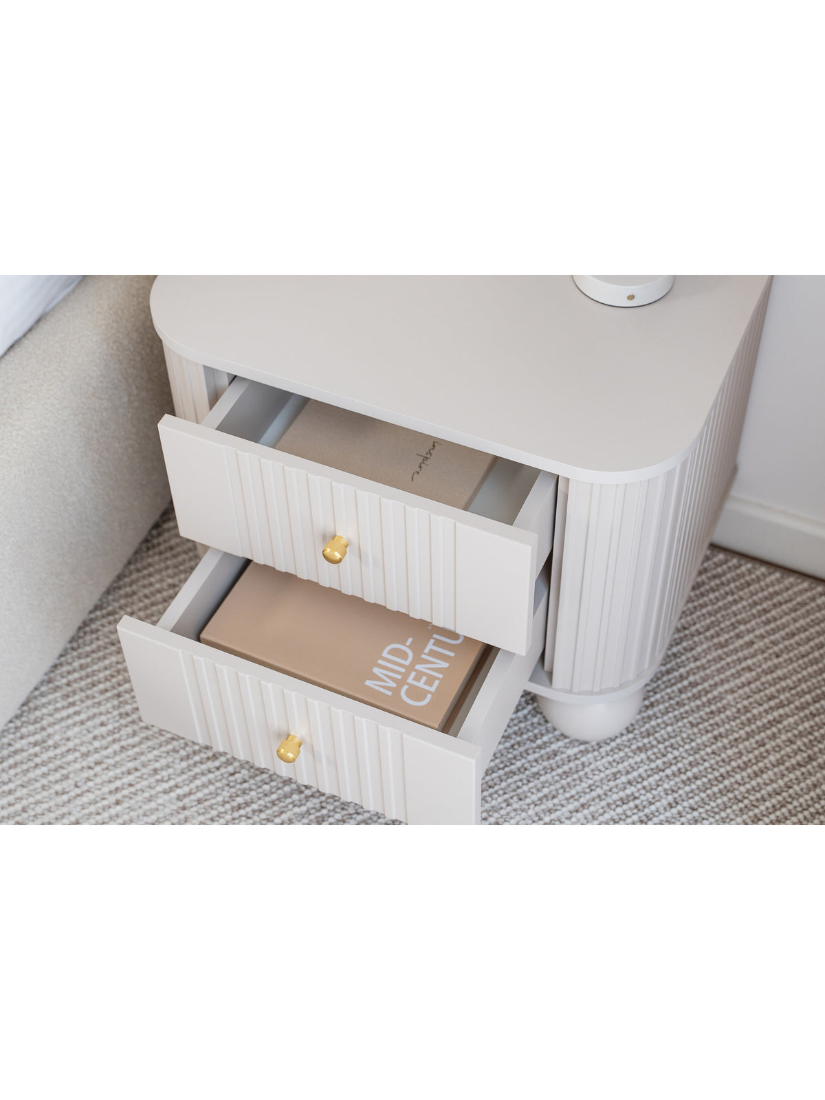 Set de noptiere Vesper 56 cm casmir cu două sertare canelate și mânere aurii